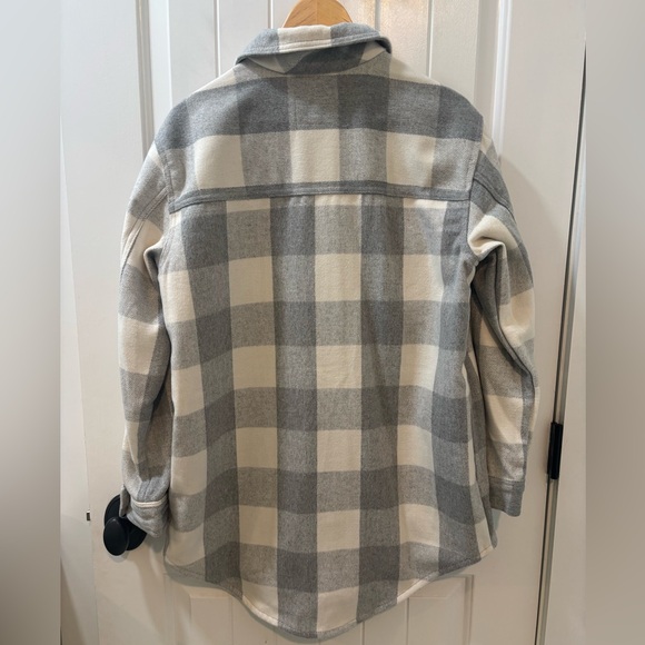 Old Navy Oversized Plaid Soft Brushed Utility Shacket Size Medium - Picture 5 of 5